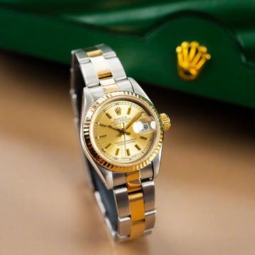 Rolex - Lady Datejust 26 18k Gold Flutted Bezel Stick Dial -