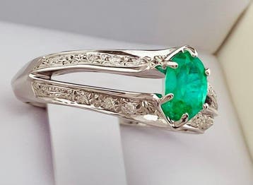 Ring - 18 karaat Witgoud Smaragd - Diamant