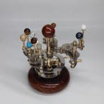 Planetarium-orrery met zeldzame halfedelstenen (Serienummer, Antiek en Kunst