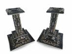 Paar Limoges kandelaars à la financière met monogram Henri