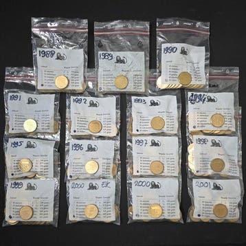 Nederland. Beatrix. Lot van 300 stuks 5 Gulden 1988 t/m 2001