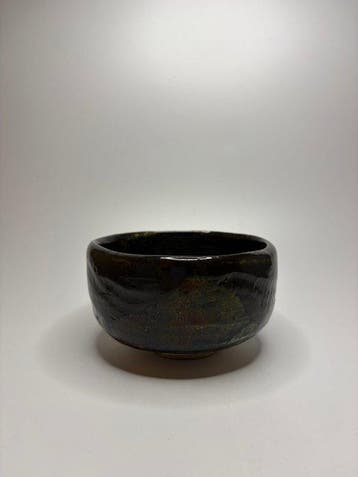 Japans ‘Bizen-Raku’ chawan door Jsui () – donker glazuur