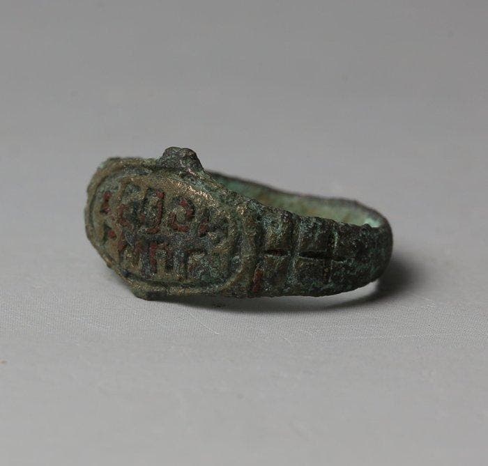 Middeleeuwen, kruisvaardersperiode Brons Ring met, Verzamelen, Mineralen en Fossielen