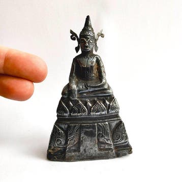 Vroege Ayuthaya-koninkrijk Zilver Zittende Boeddha op