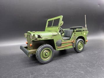 Ornement décoratif - Œuvre dart métallique — Jeep militaire