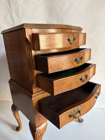 Meuble dappui - Antieke Burrwood Serpentine Kast -
