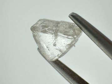 Diamant Ruw - Hoogte: 7.5 mm - Breedte: 7.48 mm- 0.38 g -, Verzamelen, Mineralen en Fossielen