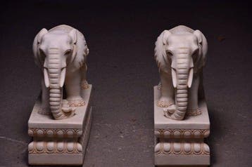sculptuur, Pair of Chinese White Marble Elephant Sculptures, Antiek en Kunst