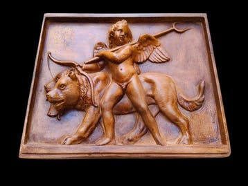 Sculpture, Bassorilievo Cupido Con Cerbero - 25 cm - Pierre