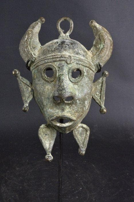 Bronzen kpéliyé masker op een metalen sokkel. - Sénoufo /, Antiquités & Art, Art | Art non-occidental