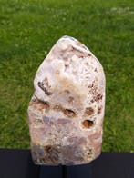 Roze en rode amethistgeode met roze amethist suikerdruse