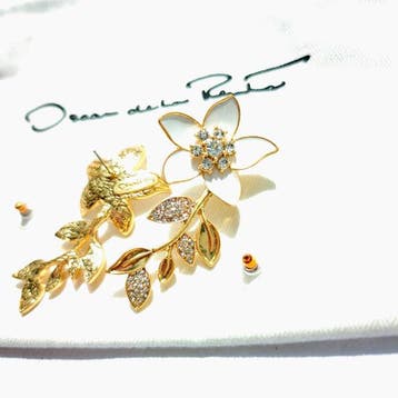 Oscar De La Renta - Verguld - Oorbellen - White Lily