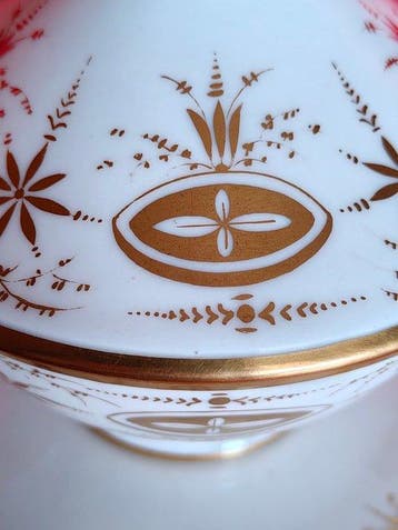 Ornement décoratif - Porcelaine de Paris - France - Tasse à