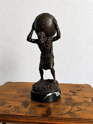 sculptuur, Atlas met Hemelglobe – Klassieke Bronzen