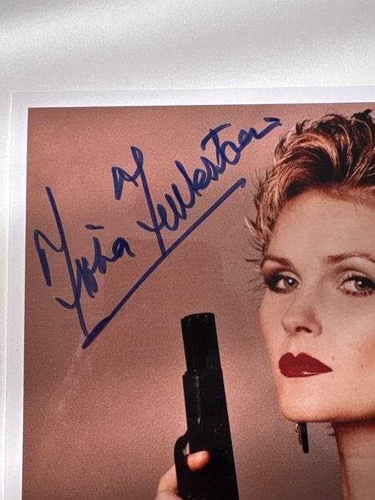 Fiona Fullerton as Pola Ivanova handsigned photo with BBC, Collections, Cinéma & Télévision