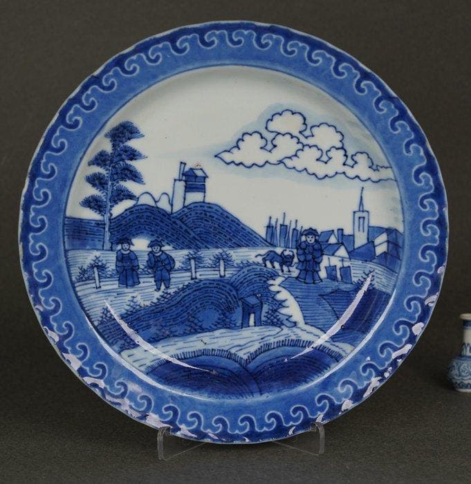 Kangxi (1662-1722) - Deshima Island or Scheveningen Plate,, Antiek en Kunst, Antiek | Overige Antiek
