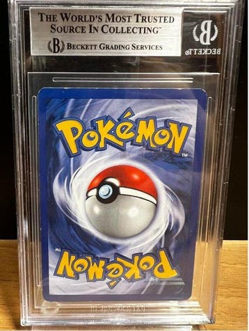 Pokémon - 1 Graded card - Typhlosion 17 Foil, First edition, Nieuw