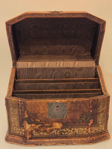 19th Century Letter & Document Box - Tafelmiddenstuk - Leder