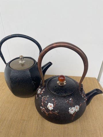 Theepot (2) - IJzer, geslagen gietijzer