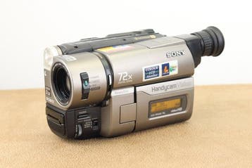 Sony CCD-TRV46E HI8/video8 with NightShot Videocamera