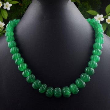 Echt een mooie ketting met handgemaakte smaragd kralen en