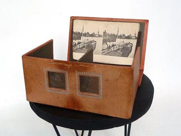French stereoscopic postcard viewer - with 28 Dutch