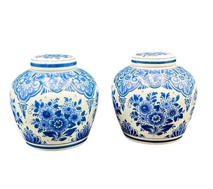 Oud Delft, Nijmegen - Vaas (2) - Keramiek - Set van twee, Antiek en Kunst, Antiek | Glaswerk en Kristal