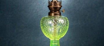 Lampe à pétrole - Verre ouraline - en Ouraline