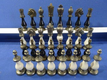 Jeu déchecs ITALFAMA en metal et bois laqué - Echiquier en