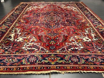 Heriz Art Deco - Vloerkleed - 345 cm - 255 cm, Huis en Inrichting, Stoffering | Tapijten en Vloerkleden, Nieuw