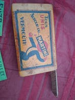 Themacollectie - Set van reclametags en een etiketdoos,, Antiek en Kunst