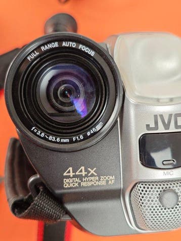 JVC AX880 accessoriata VHSC-telecamera (compact)