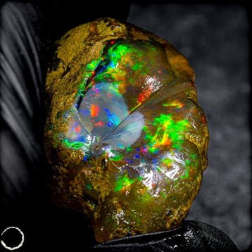 Crystal Opal – Een vuurwerk van licht en kleur 157,5 ct-, Verzamelen