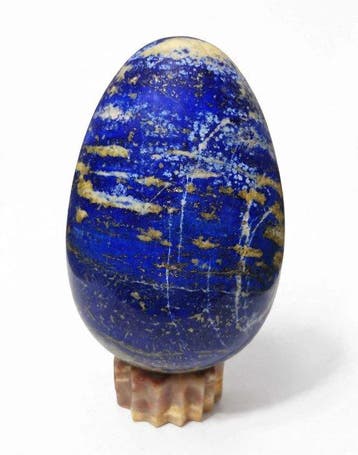 Een monumentaal AAA-klasse koninklijkblauw lapis lazuli-ei