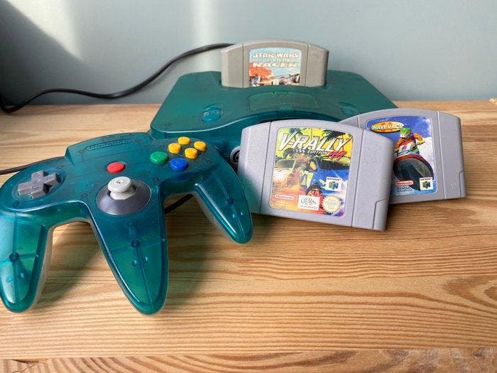 Nintendo - N64 - Nintendo 64 Funtastic Ice Blue with 3 PAL, Games en Spelcomputers, Spelcomputers | Overige Accessoires