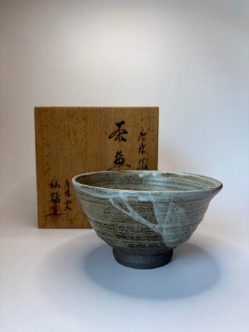 Japanse Mishima-aardewerk theekom – borsteld en ingelegd –