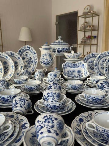 Hutschenreuther - Zwiebelmuster - Speise- + Kaffee- Service
