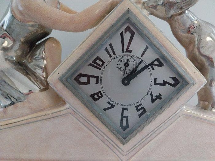 Figurale pendule, Tafelklok - Art Deco Porselein -, Antiquités & Art, Curiosités & Brocante