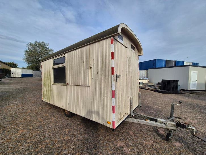 Upcycle Tiny House Binnenste Buiten Schaftwagen 4m. HS-857, Articles professionnels, Machines & Construction | Abris de chantier & Conteneurs