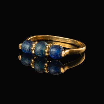 Oud-Romeins, Keizerrijk Ring met Romeinse blauwe glaskralen