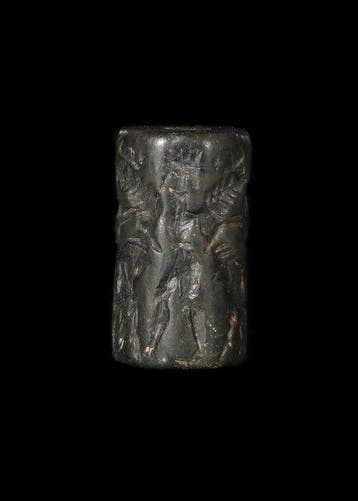 Akkadiaans Black Hardstone Cilinderzegel met goddelijke held