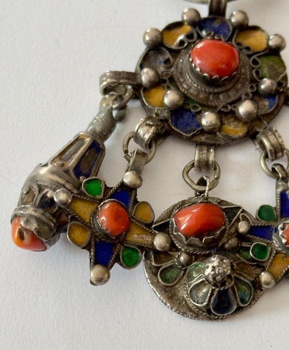Bloedkoraal - Zilver - Fibula - Vintage fibule Kabyle, Antiquités & Art, Art | Art non-occidental