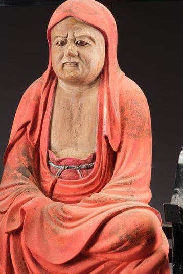 Grote zittende figuur die Bodhidharma uitbeeldt. - Hout,