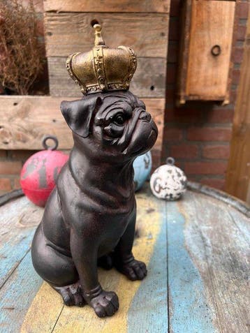 Figuur - Royal Pug Figurine – A Touch of Elegance and