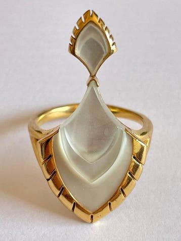 René Lalique - “Paon” - verguld met goud, kristal - Ring