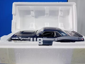 ACME 1:18 - Model sportwagen - Plymouth AAR Cuda 1970, Nieuw