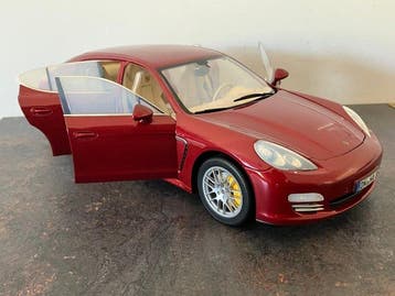 Norev 1:18 - Model sportwagen - Porsche Panamera 4s
