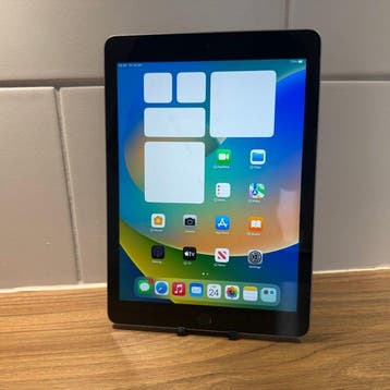 Apple iPad (5th Generation) 128GB Wifi - Mobiele telefoon, Nieuw