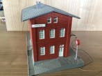 Pola H0 - Modeltreingebouwen (1) - Stationgebouw met perron