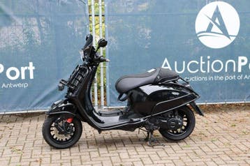 Veiling: Scooter Piaggio VESPA SPRINT 50 Benzine 2024 (Marge, Ophalen, Nieuw
